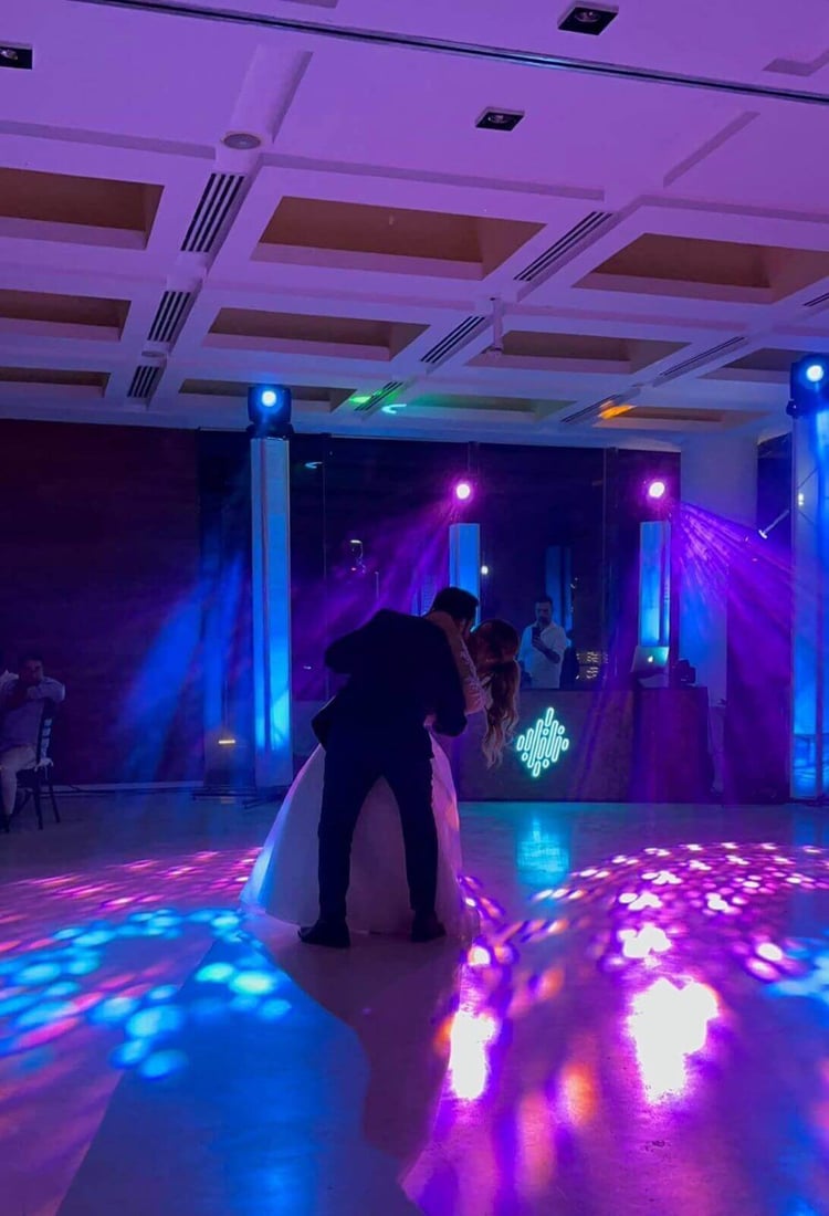 Boda profesional con DJ e iluminación en Mazatlán operada por Sonido Infinity