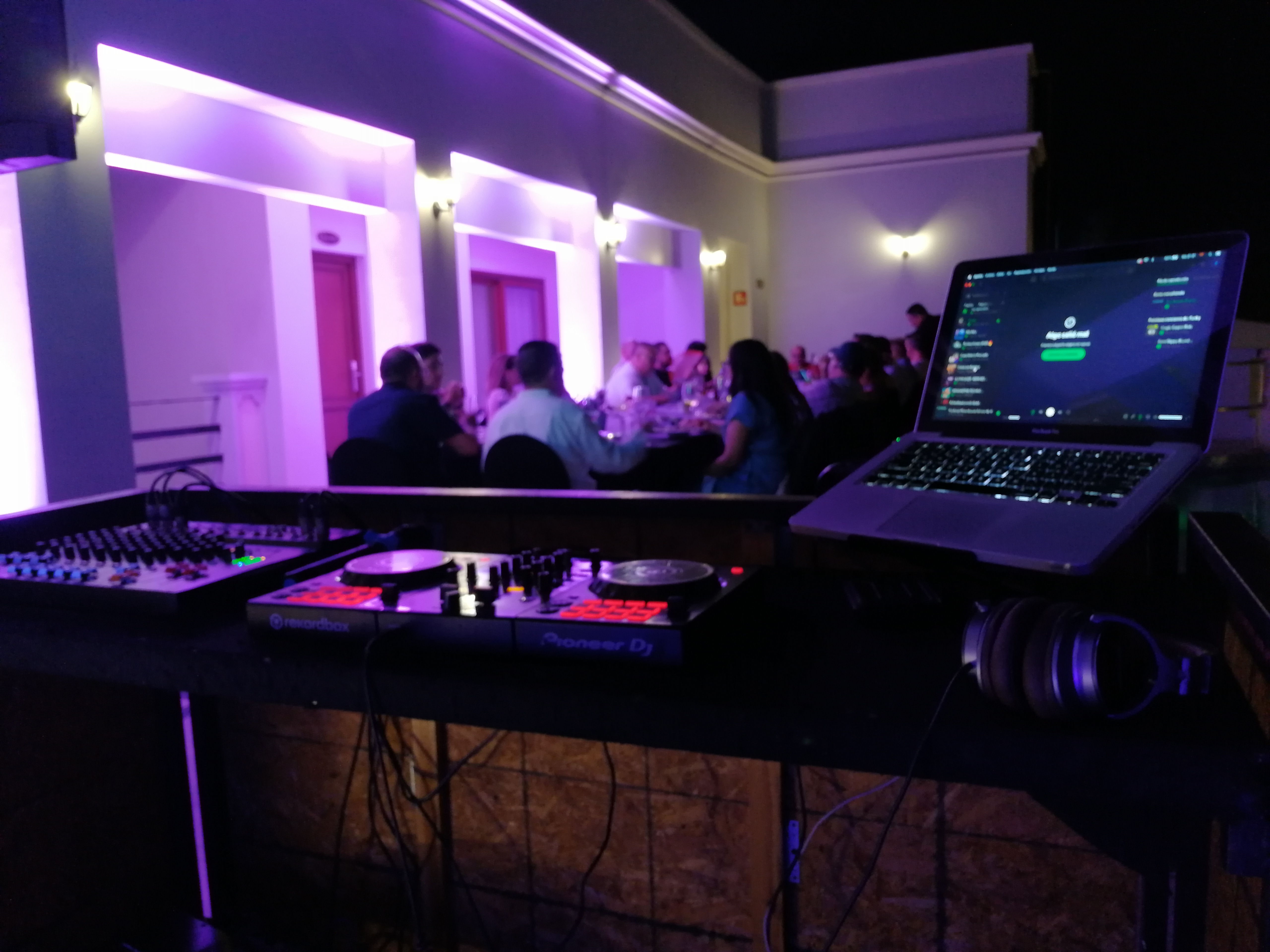 Karaoke para eventos corporativos y posadas