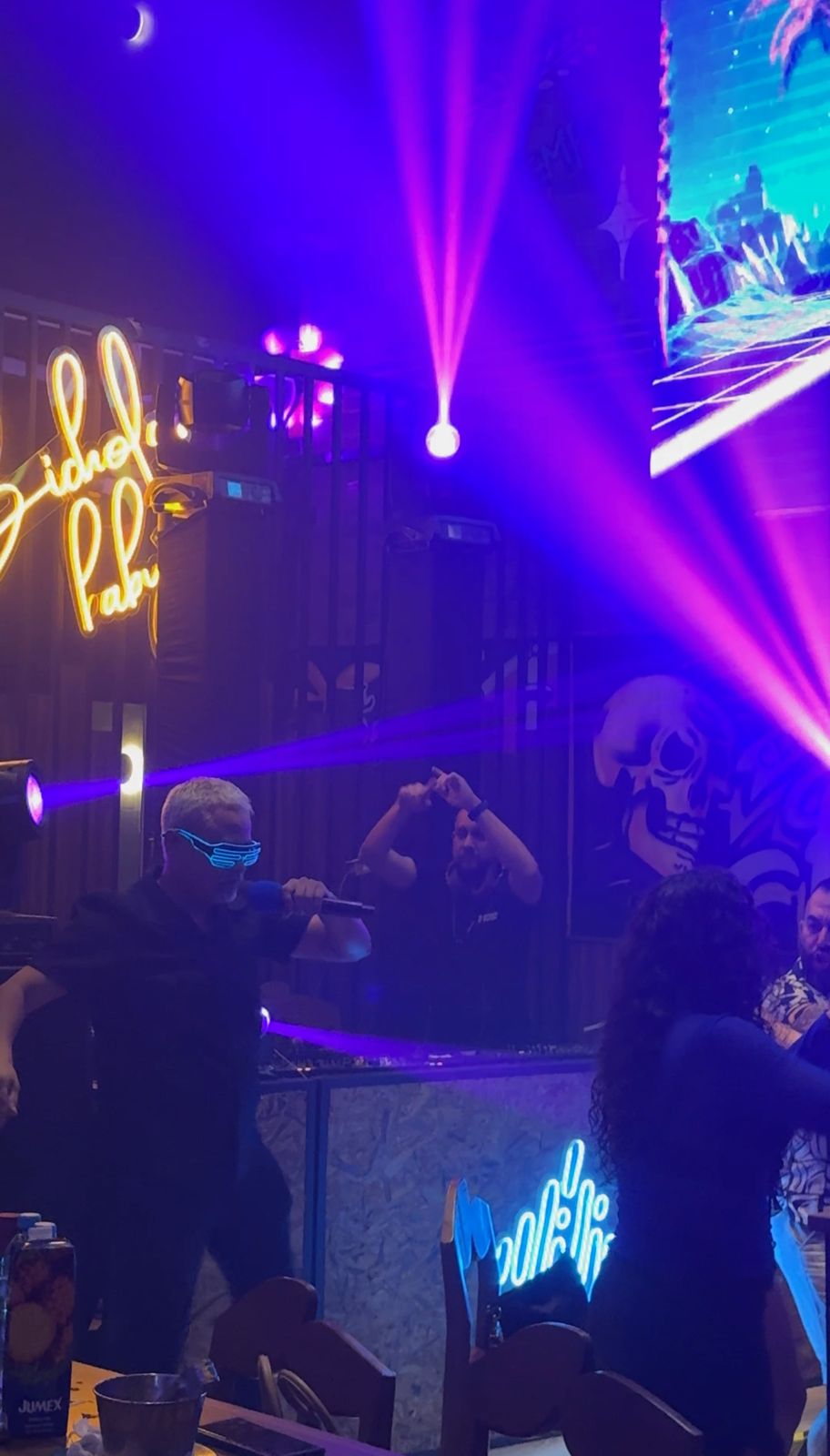 Iluminación robótica para fiesta en Mazatlán
